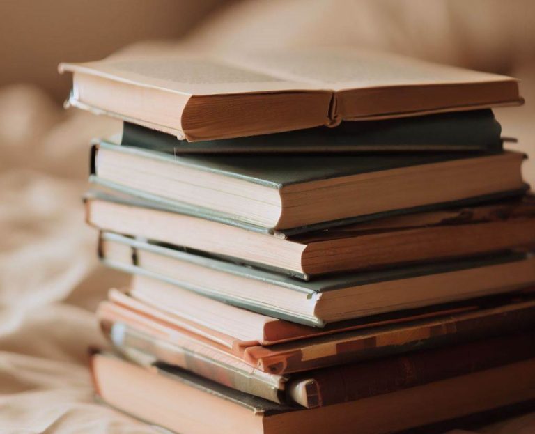 9 Livros de Poesia para Ler Antes de Dormir