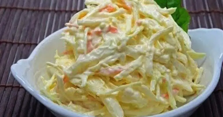 saladas Salada de repolho com cenoura maca verde e molho de iogurte