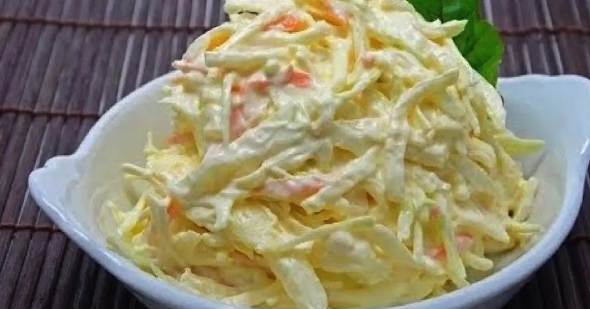 saladas Salada de repolho com cenoura maca verde e molho de iogurte